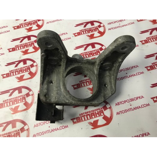 Кронштейн крепления двигателя Opel Vivaro 2007-2014 93850450